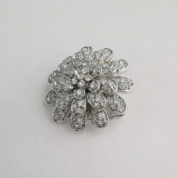 Nwt Chrysanthemum Flower crystal brooch pin silver tone - Picture 6 of 7
